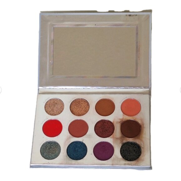 BUNDLE OF MAKEUP BLUSH, PALETTES, LIPLINER, EYESHADOW AND MORE - Picture 16 of 16